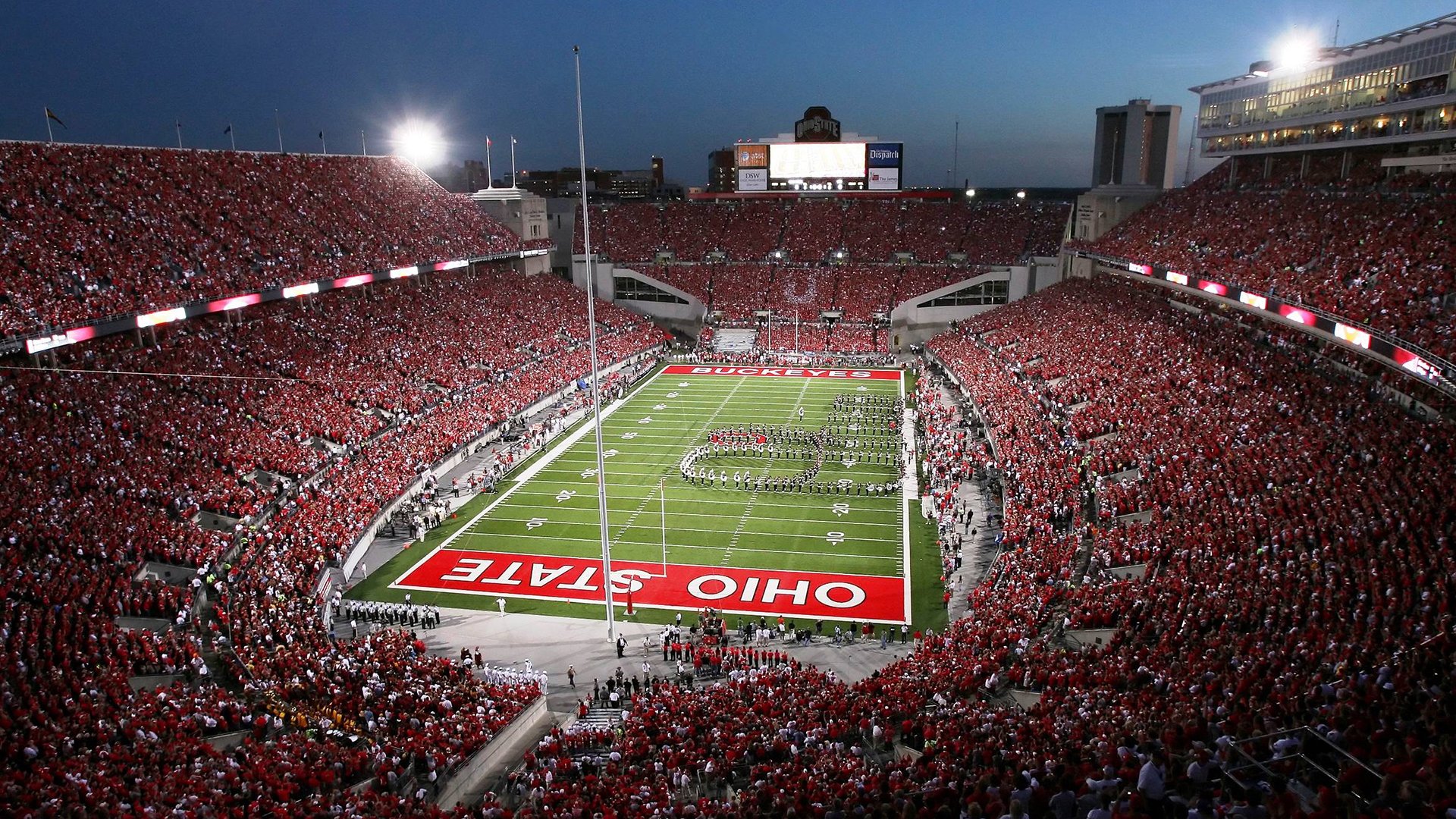 朗斯连续抢断破坏对方中场组织